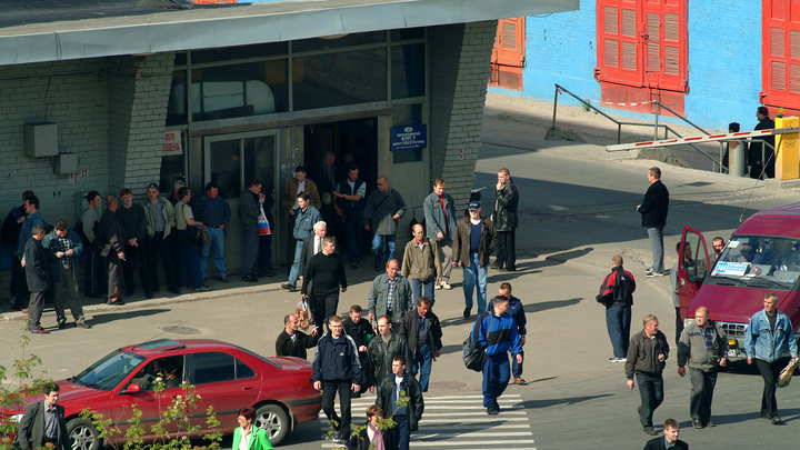 Рабочий день сократят на час: Госдума направила документ в Минтруд