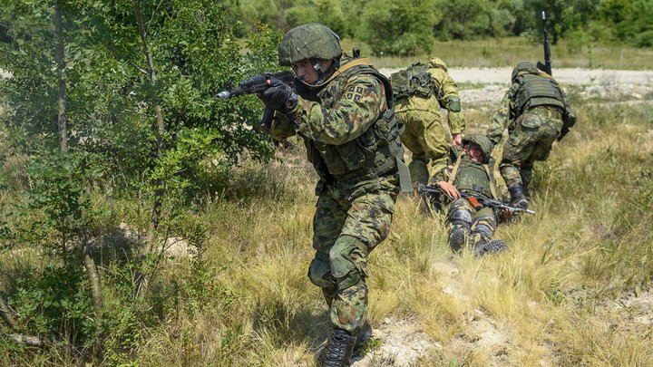 Боевики «Азова»* во время атаки не дождались поддержки ВСУ и пообещали устроить «разборки»