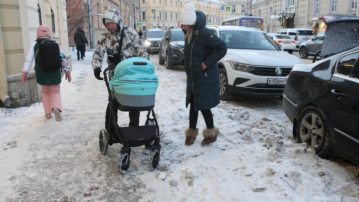 Мэр Новосибирска пообещал очистить городские тротуары от наледи