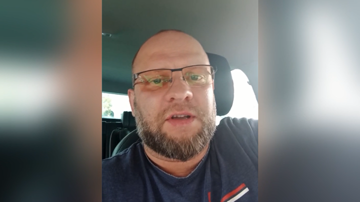 Родителей участника драки с мигрантами в Челябинске пугают уголовным делом о краже у следователя