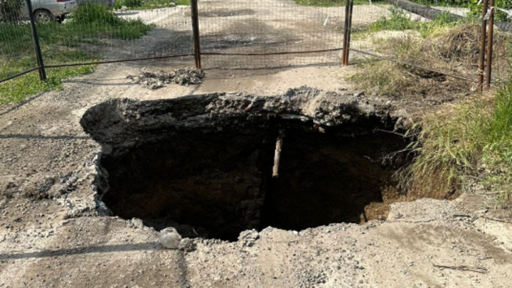 Жители Таганрога остались без воды из-за очередного обрушения коллектора