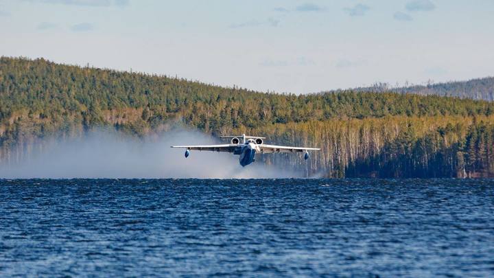 В Свердловскую область прибыли ещё полторы сотни пожарных-десантников