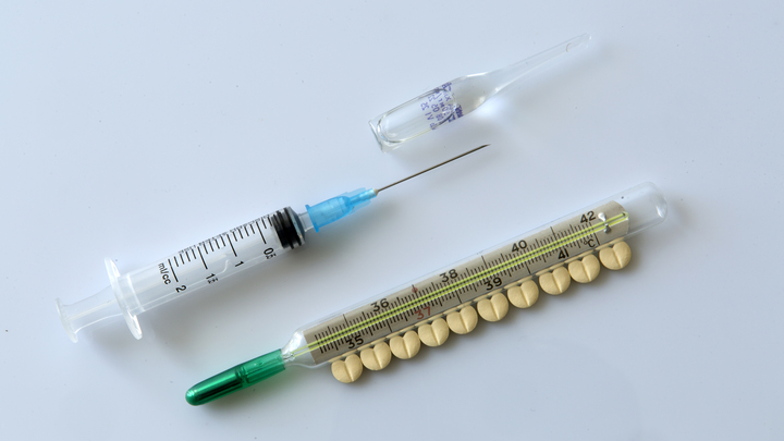 В России нужно увеличить выпуск отечественных лекарств - Путин