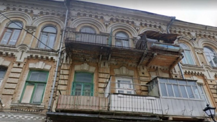 В центре Ростова ввели режим ЧС в старинном доме