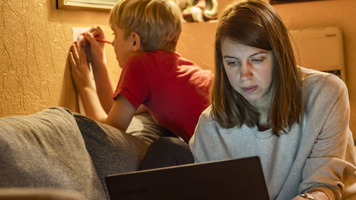 Названы четыре самых опасных симптома, которые указывают на омикрон у ребёнка