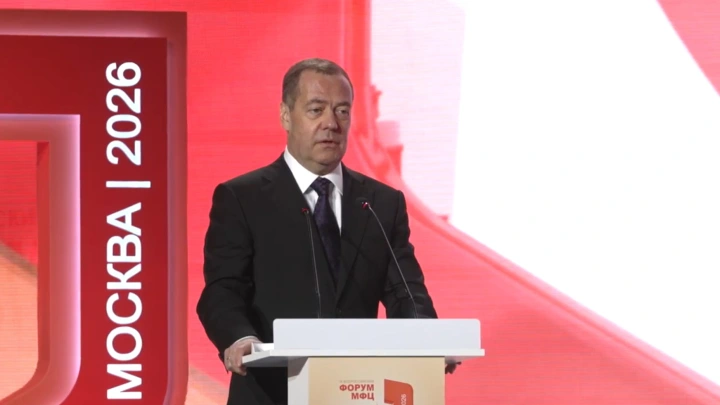 Дмитрий Медведев оценил главный минус электронных дневников