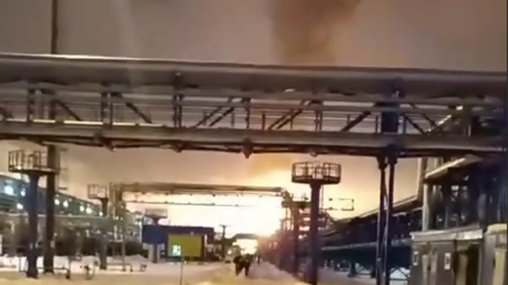 Губернатор Ленинградской области сообщил, что в Усть-Луге горит терминал компании «Новатэк»