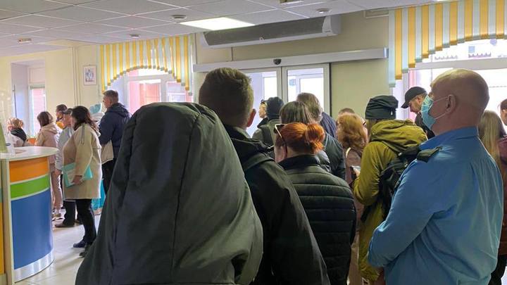 Только в России так!: мигранты возмущены очередью в челябинской поликлинике