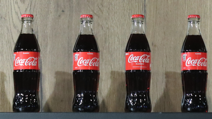 Жители России стали пить меньше сладкой газировки после ухода с рынка Coca-Cola и Pepsi