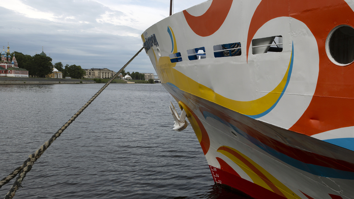 Поставили на якорь: В Польше задержали сухогруз петербургской компании с пьяными моряками