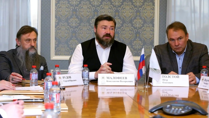 В чьих руках спасение традиций России: Патриоты встали на защиту русских поправок в Конституцию