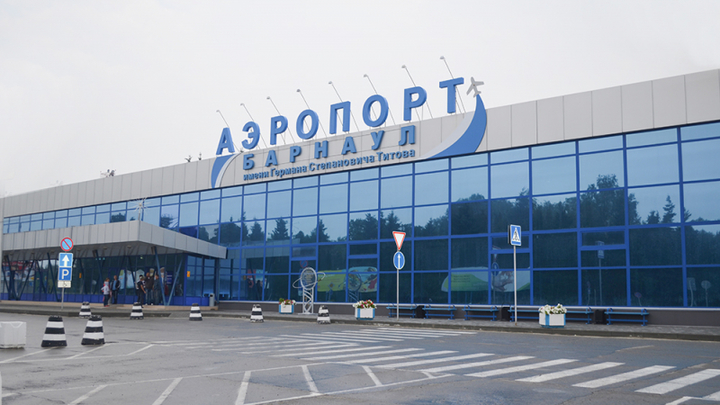 Курившего на борту самолета пьяного пассажира сняли с рейса Иркутск-Анапа