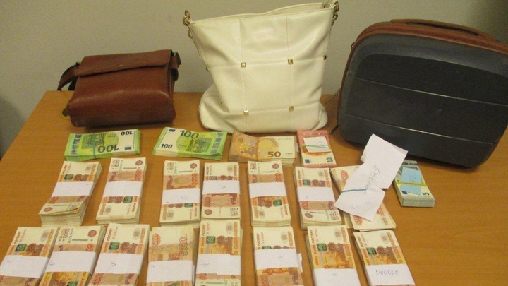 В аэропорту Самары попытались вывезти в Турцию более 9 миллионов рублей