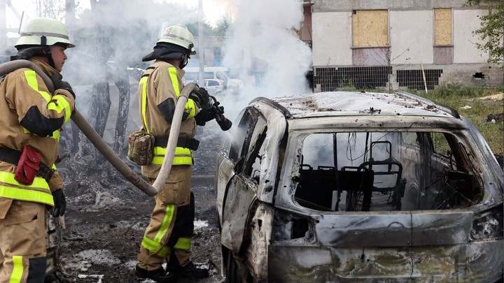 В Николаеве прогремели взрывы. После удара русскими Геранями горит нефтебаза