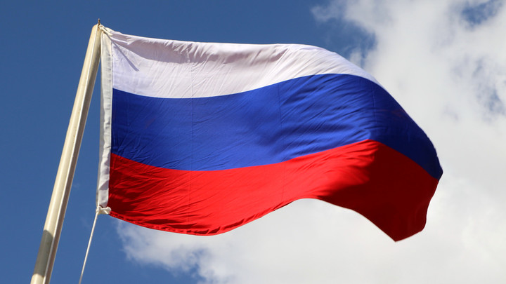 Русские флаги поднимаются над Авдеевкой один за другим. Небратья бегут: Их сотни