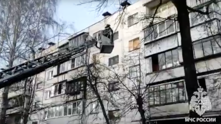 В Челябинске спасенного с карниза многоэтажки ребенка направили в реабилитационный центр