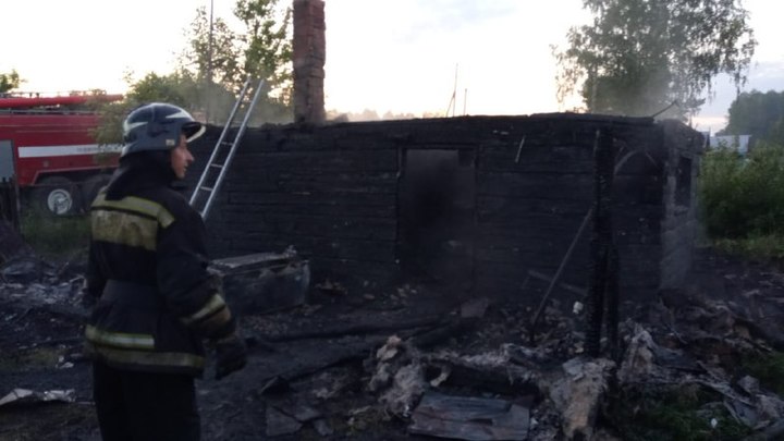 Две женщины погибли при пожаре в Новосибирской области