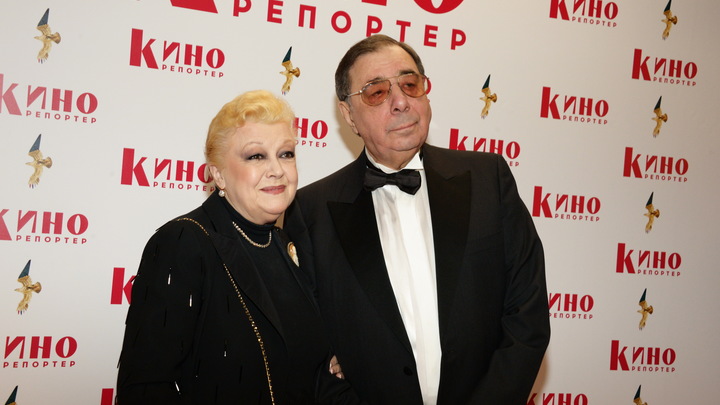 Суд расторг договоры Дрожжиной с вдовой Баталова, заключённые под влиянием обмана