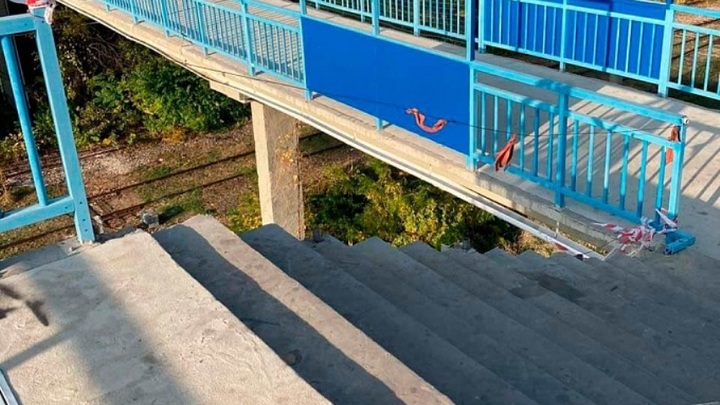 В Армавире рухнули перила моста, на ремонт которого потратили 8 миллионов рублей