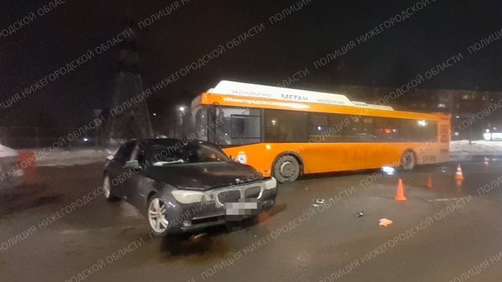 Пьяный водитель BMW спровоцировал ДТП с автобусом ЛиАЗ в Нижнем Новгороде: оба водителя в больнице