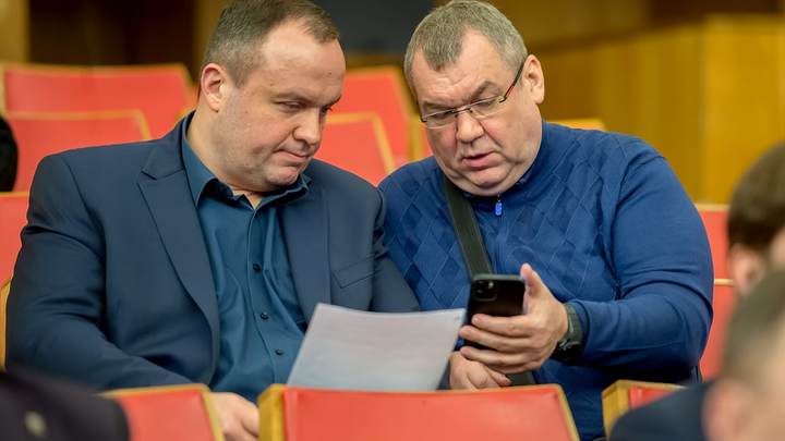 Самый богатый депутат Подольска передал на нужды фронта 1000 пустых консервных банок