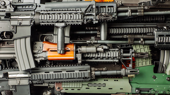 На Украину гонят сотни тонн оружия. Чем успокоить горячие головы?