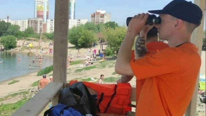 Спасатели вытащили из воды тонувшую женщину в Новосибирске
