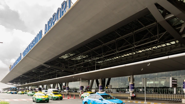 SHOT: Айтишник с Сахалина таинственно пропал в аэропорту Бангкока