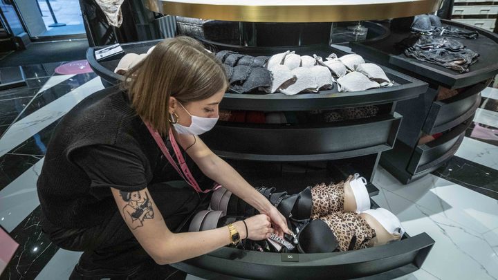 Эксперт предупредила о последствии отказа от стирки нового нижнего белья