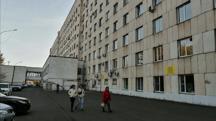 В Челябинске ФСБ задержала главного инженера больницы и его подельника