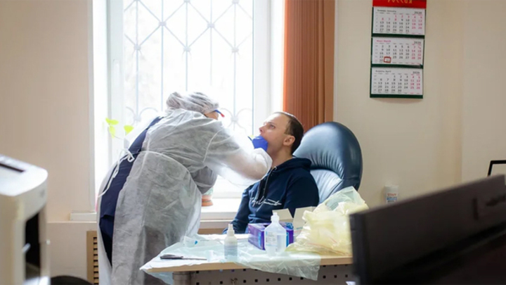 В Челябинской области заболевшие по три недели не могут дождаться результатов ПЦР