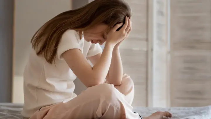 Названа худшая поза для сна, которая может привести к деменции - как сделать сновидения здоровыми