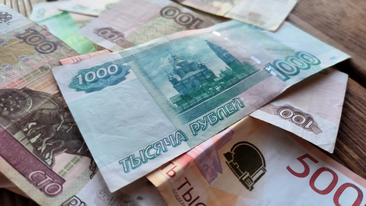 Девушку обвинили в воровстве за поднятые деньги