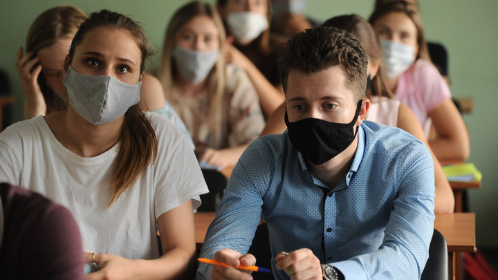 Петербуржцев в соцсетях рассорила угроза новой «дистанционки» для детей