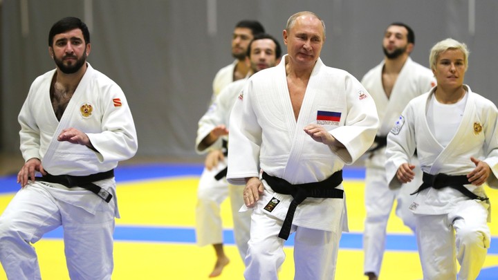 Томас Бах получает один удар за другим. Сначала говорил Лавров - теперь Путин