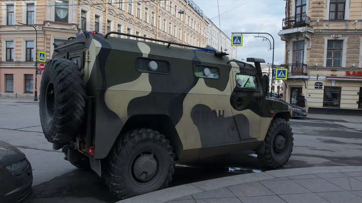 Корейские броневики для пресечения беспорядков доставили во Владивосток