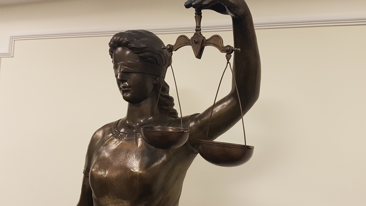 Что нарисовал на доске в Москве учитель-заукраинец? Довыступался до суда