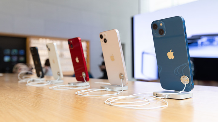 Новосибирское учреждение культуры передумало покупать голубой iPhone последней модели