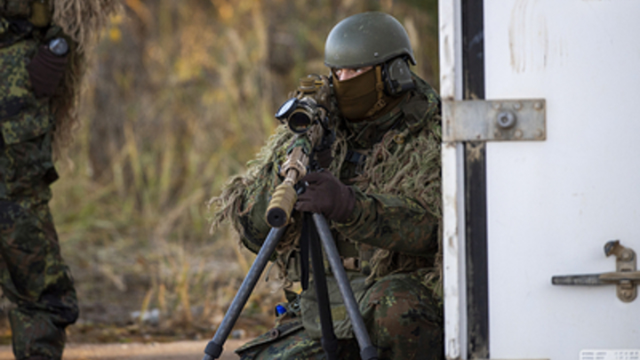 СКР вычислил приказавшего блокировать гумкоридоры в Мариуполе бойца “Азова”*