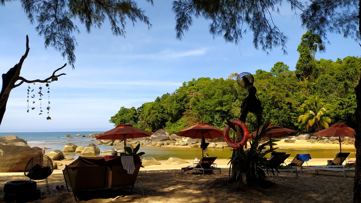 Чиновникам порекомендовали не посещать заграничные курорты