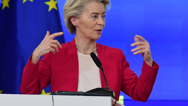 Фон дер Ляйен боится суда кучки стариков: Politico назвала имена, которые в России даже не слышали