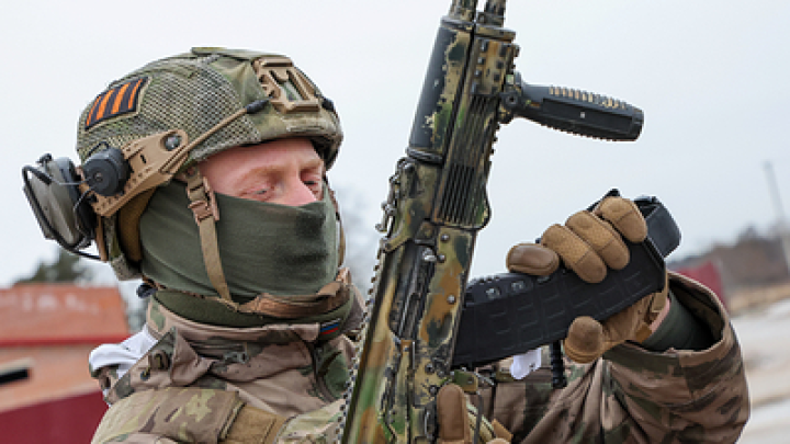 Военные соблюдали дистанцию для борьбы с нехваткой кислорода в трубах под Суджей