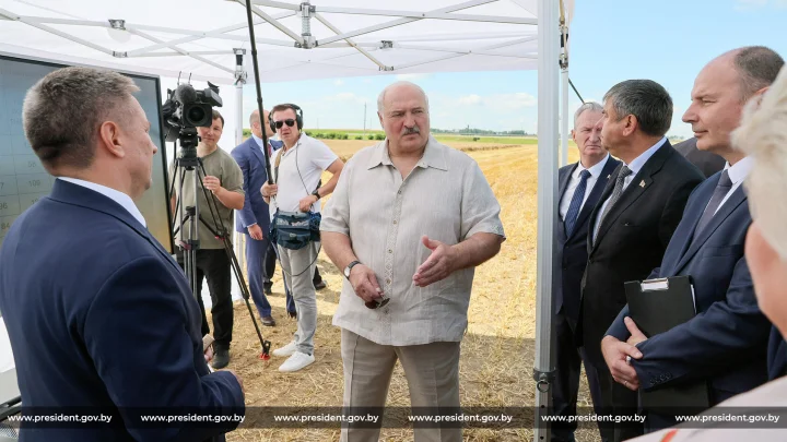 Лукашенко признал качество фермерской картошки выше своей собственной