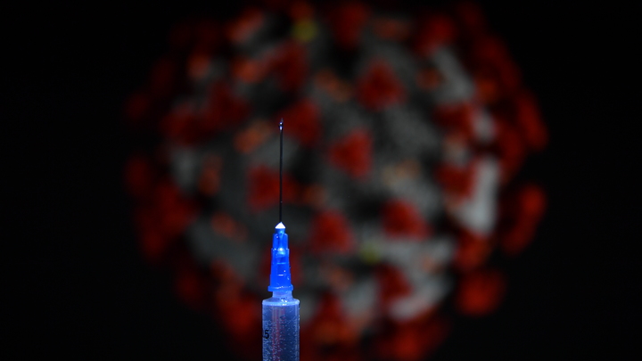 Вирус возвращается. Эксперты предупредили о риске двойной эпидемии в Европе