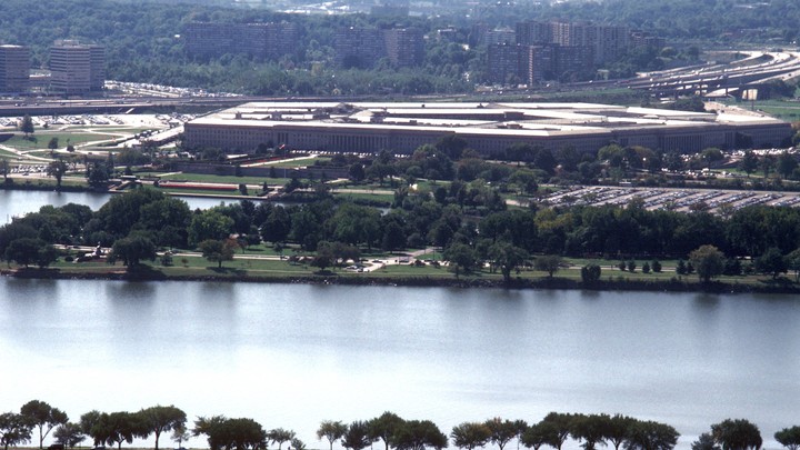 Пентагон: США связались с Россией из-за эскалации в Сирии