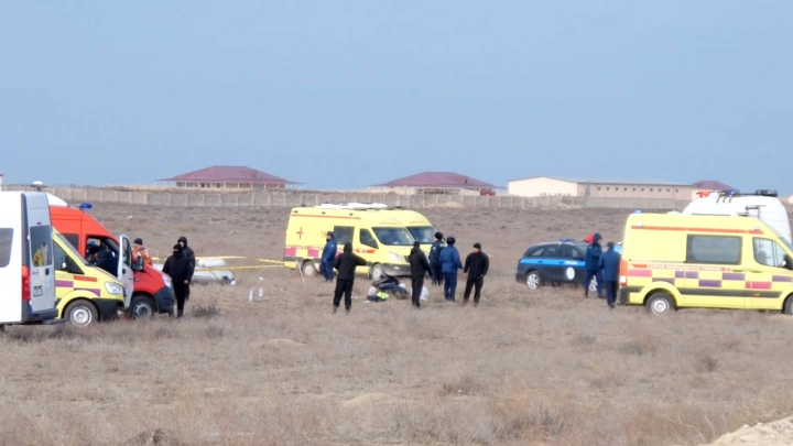 Низкопробные спекуляции и вбросы: МИД России опроверг сообщения о невыплатах страховки после падения борта AZAL