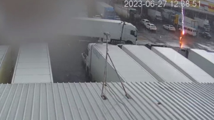 Под Краснодаром молнией убило 49-летнего приезжего из Крыма