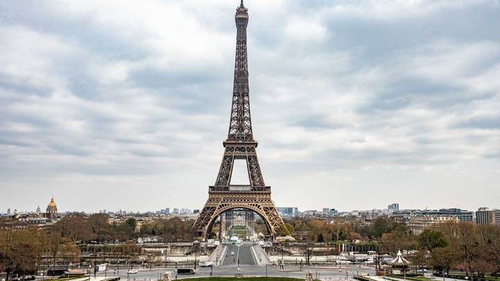 Из Парижа с любовью. Посольству Украины во Франции устроили душ из фекалий