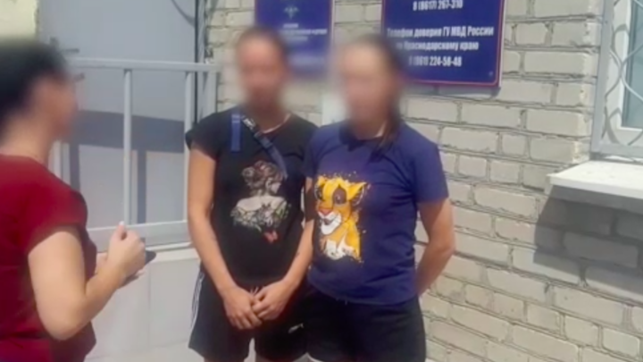 В Новороссийске задержали туристок, отнявших у 19-летнего парня пневматический пистолет