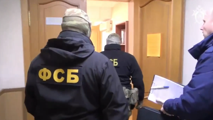 УФСБ показало кадры задержания за взятку челябинского сотрудника технадзора